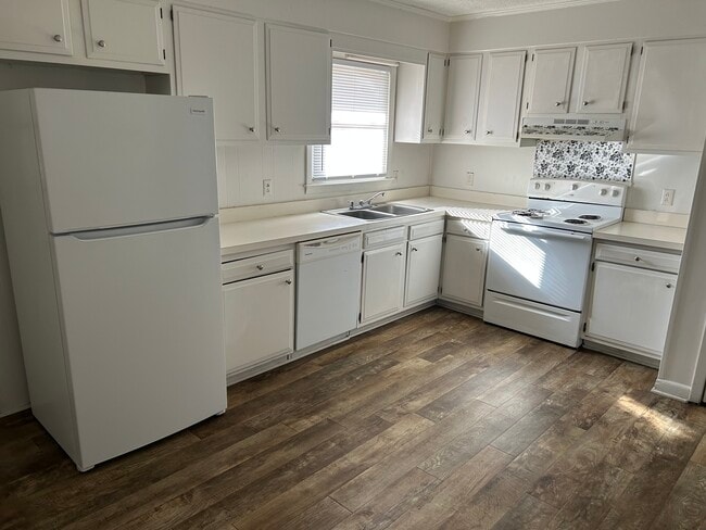 Photo - 418 E Bay St