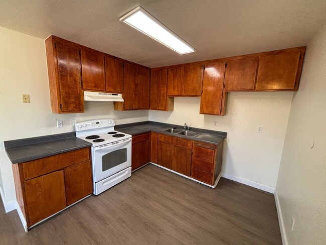 Photo - 6801 Woodbine Ave