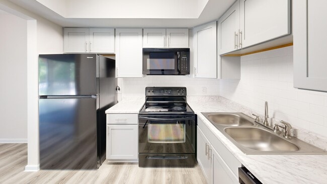 1BR, 1BA - 650 SF - Kitchen