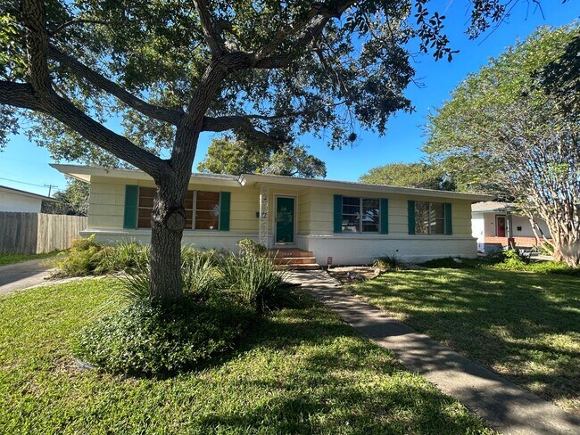 Photo - 626 Bermuda Pl