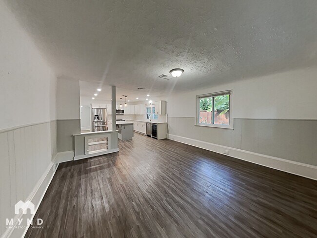 Photo - 2653 Randall St