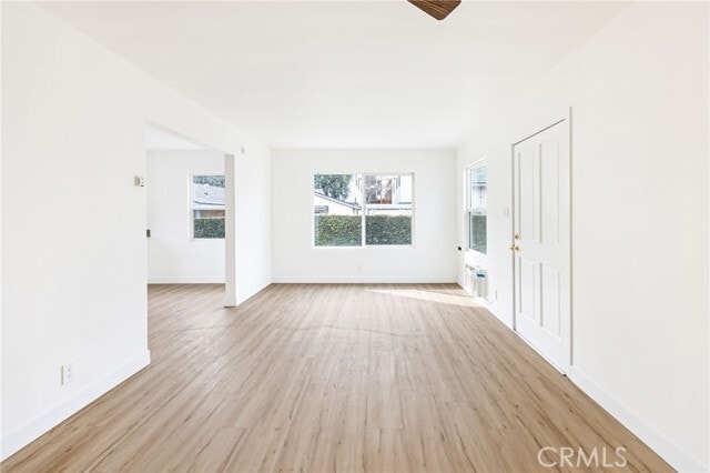 Photo - 13812 Oxnard St