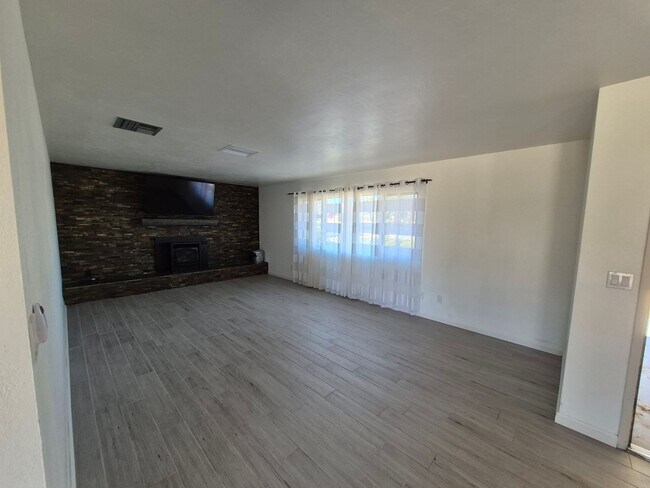 Photo - Coming soon! All appliances and super clean!!