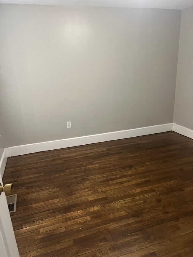 Photo - 14 Poplar Rd Unit 1R