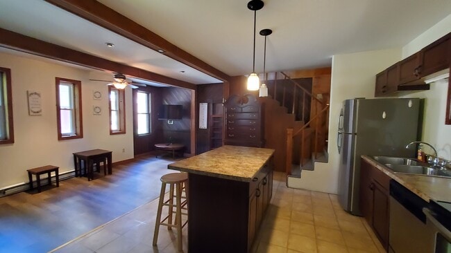 Building Photo - 57 Park St Unit 16