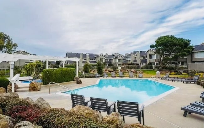 Building Photo - Bright and Airy 2BD 2.5 BTH Townhouse in Daly City