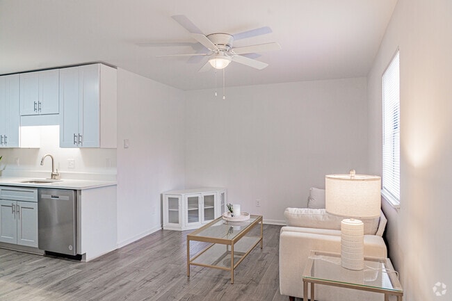 1BR, 1BA - 650SF - Living Room