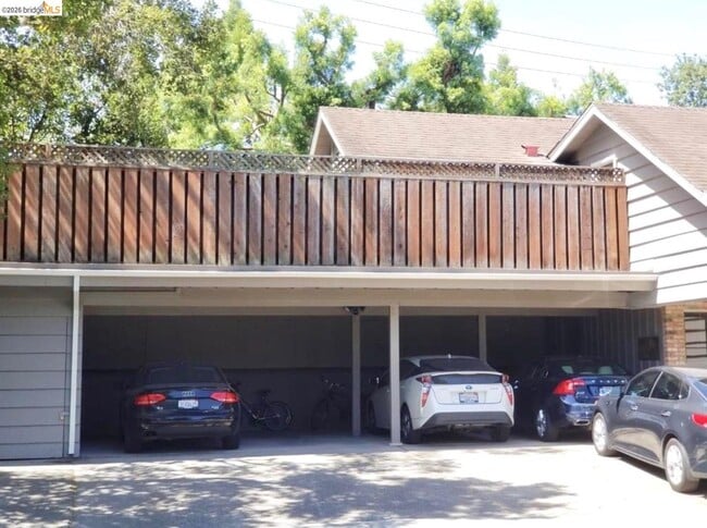 Photo - 21 Waverley Ct Unit 4