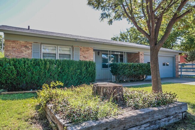 Photo - Pre-Leasing - 3 bed 2 bath