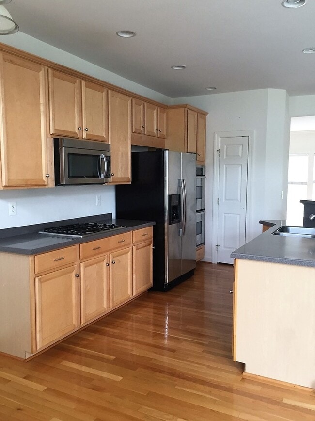 Photo - Spacious Townhouse in the City!