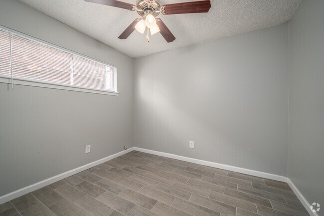 2BR, 1BA - 780SF - Second Bedroom