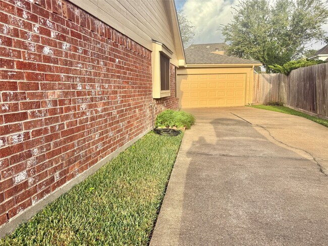 Photo - 2934 Field Line Dr