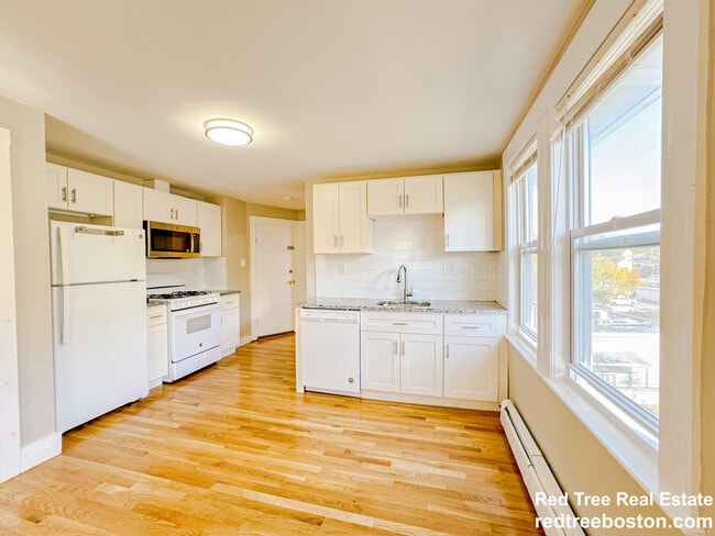 Building Photo - 19 Town Hill St Unit 2