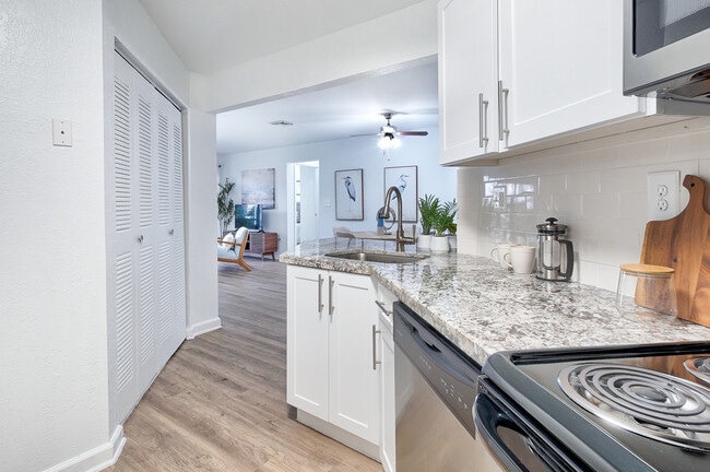 Photo - Emerald Palms Apartment Homes