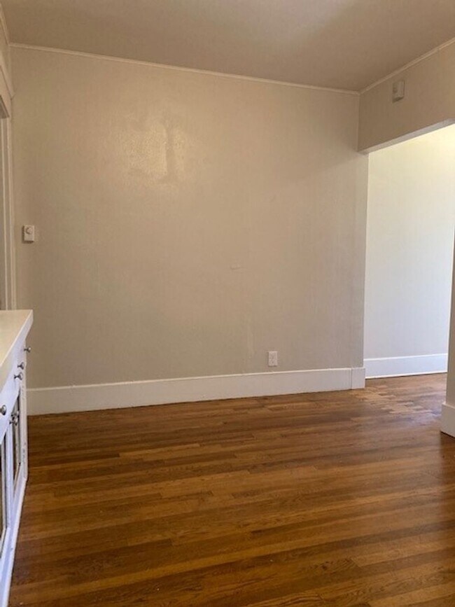 Photo - 3042-3048 Broadway Unit 3042