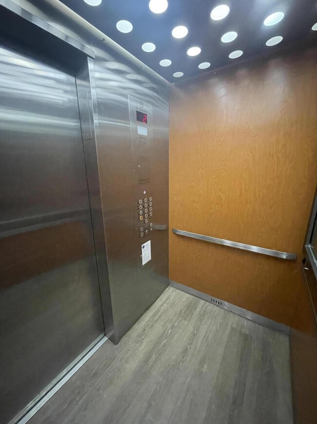 Photo - 880 NE 69th St Unidad 2g