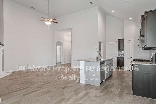 Photo - 821 Falcon Rd