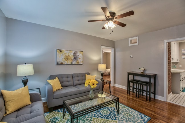 Photo - 910 Hillcrest Apartments