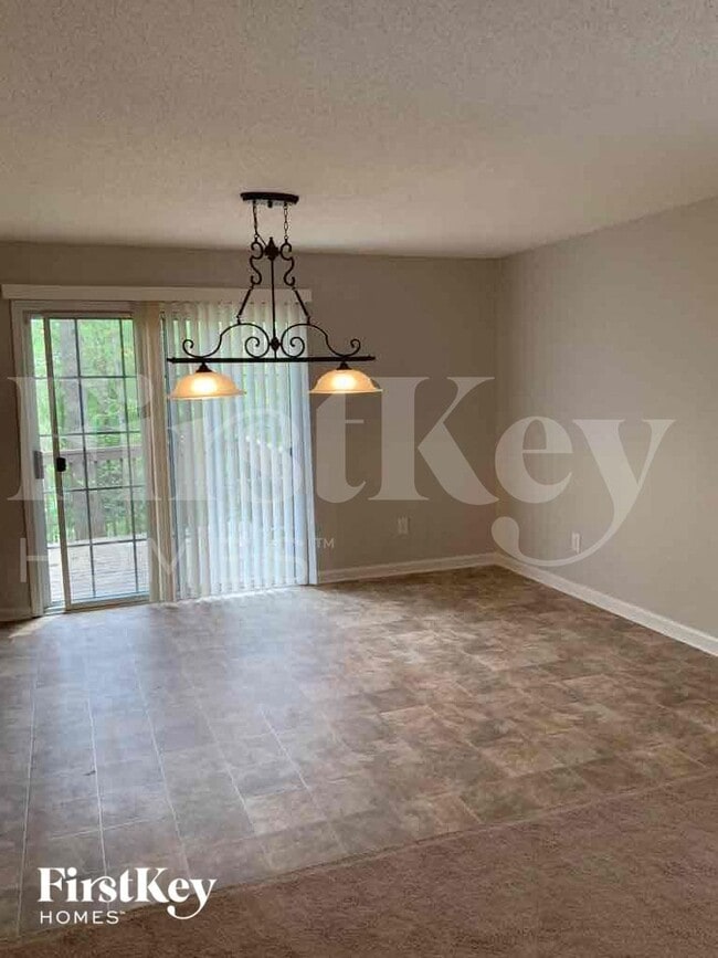 Photo - 341 Hill Crest Cir