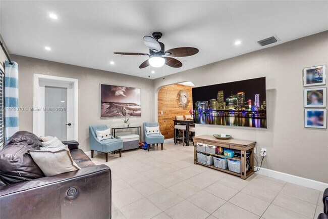 Photo - 333 Linwood Dr