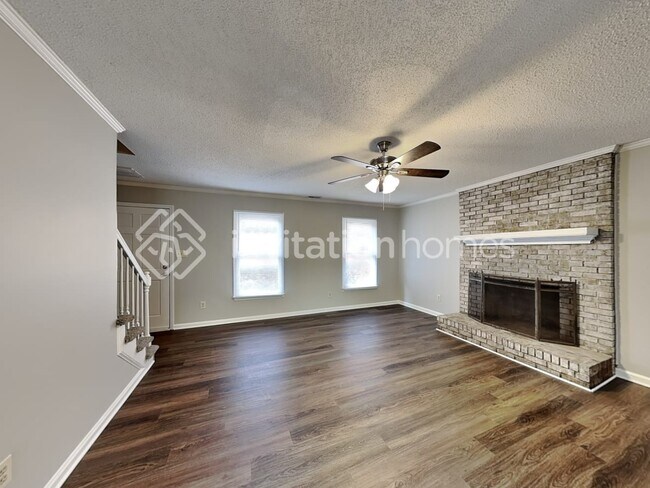 Photo - 300 Southland Rd