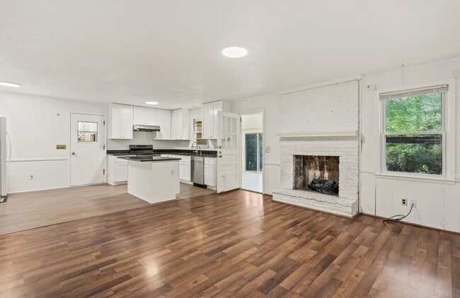 Photo - 5227 Bush River Rd