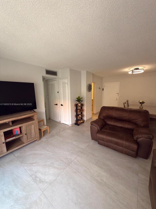 Photo - 3113 S Ocean Dr Unidad 303