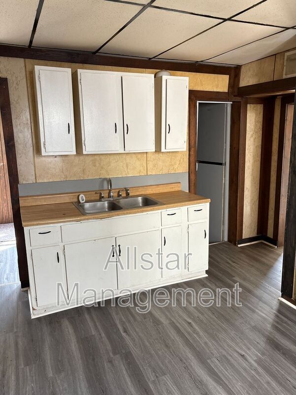 Photo - 5915 Cable Ave