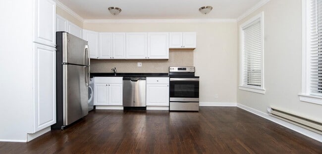 Building Photo - 3346 N Marshfield Ave Unit 209