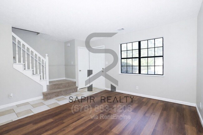 Photo - 320 Sprucewood Ct