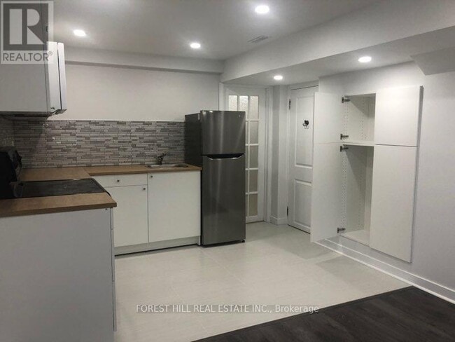 Photo - 290 Britannia Ave