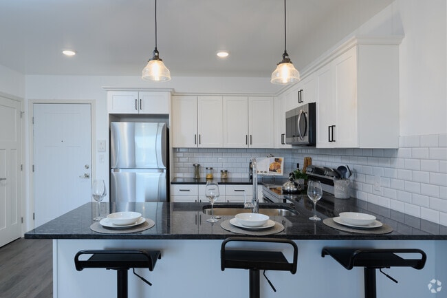 1BR, 1BA - 682SF Kitchen/Dining