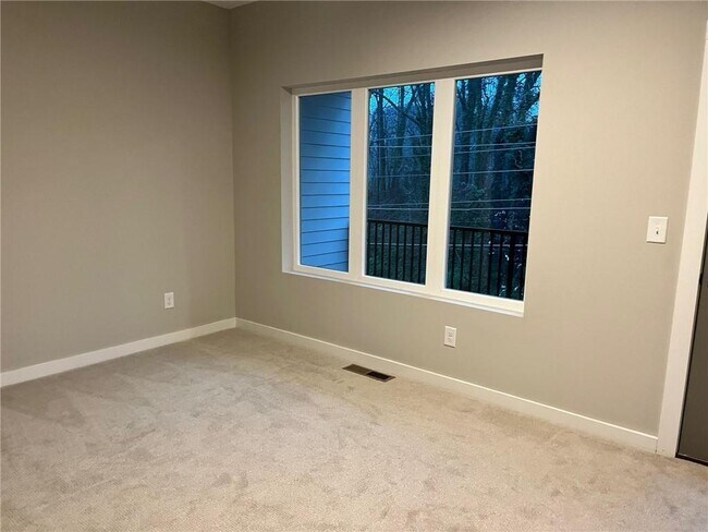 Photo - 1445 Walker Pl SE