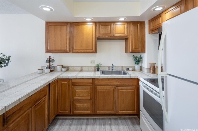 Photo - Kukui Plaza Ewa Tower - 1 bedroom 1 bath with 1 assigned parking Unit E1313