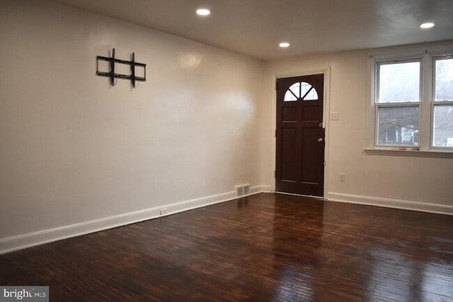 Photo - 7305 Woodcrest Ave