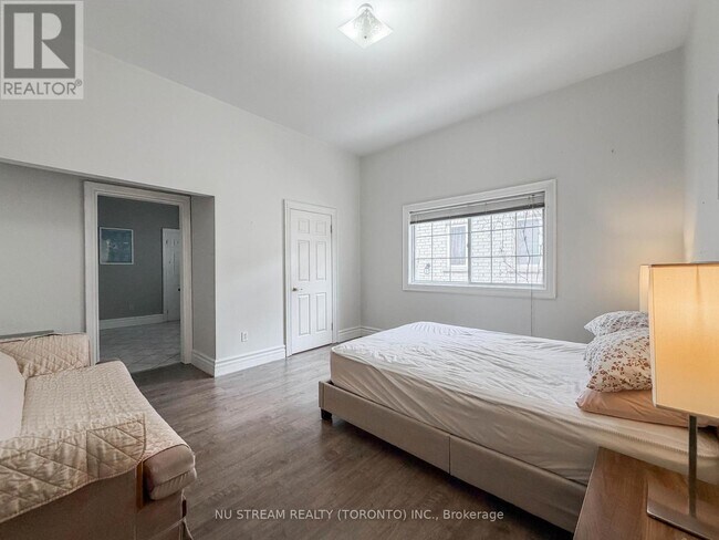 Photo - 72 Snively St