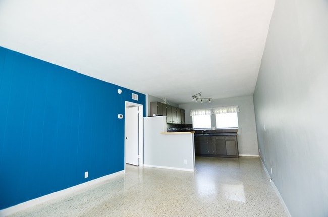 Photo - Coral Reef Apartments