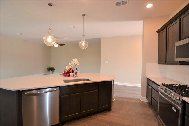 Photo - 3207 Kindred Wy