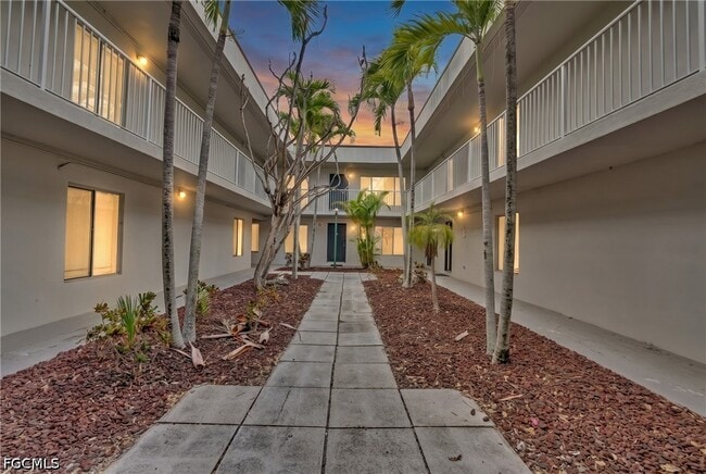 Photo - 1830 Maravilla Ave Unit 401