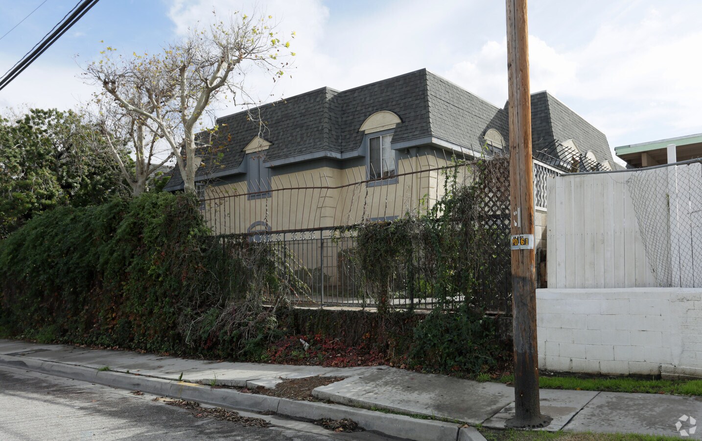 Photo - 149 W 6th St