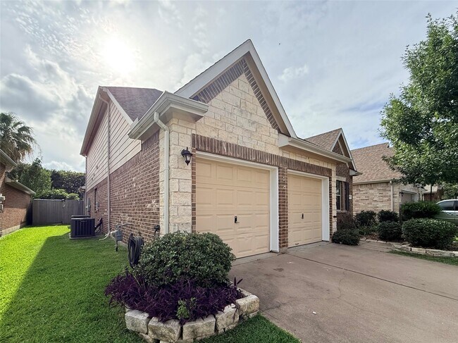 Photo - 2814 Ridgeglen Ln