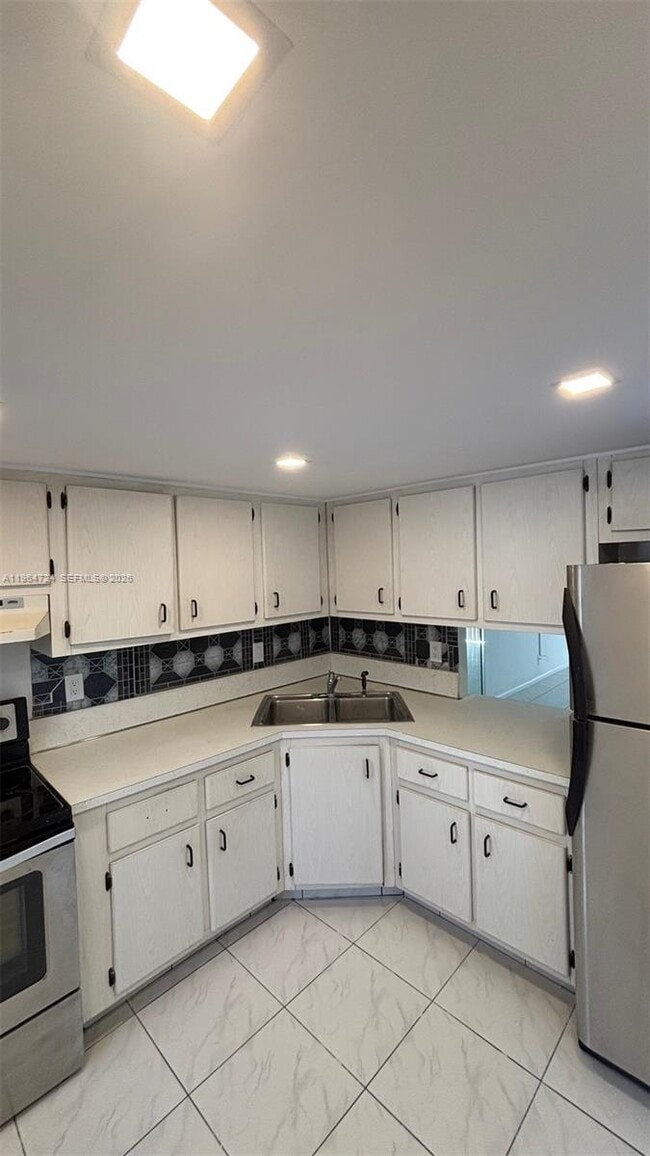 Building Photo - 4200 NW 3rd Ct Unit 111