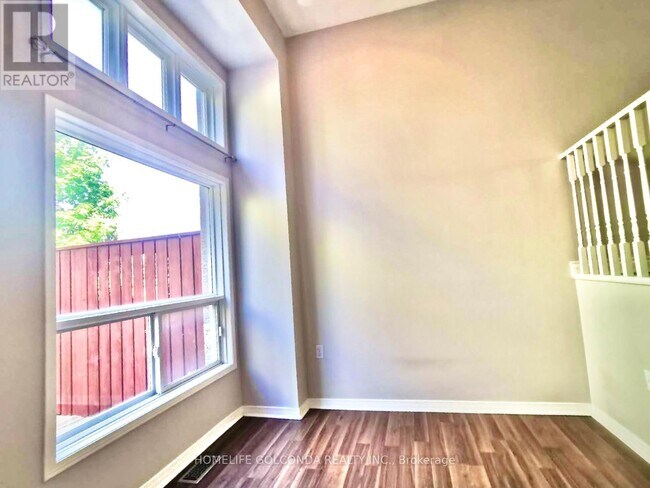 Photo - 380 Riddell Ct