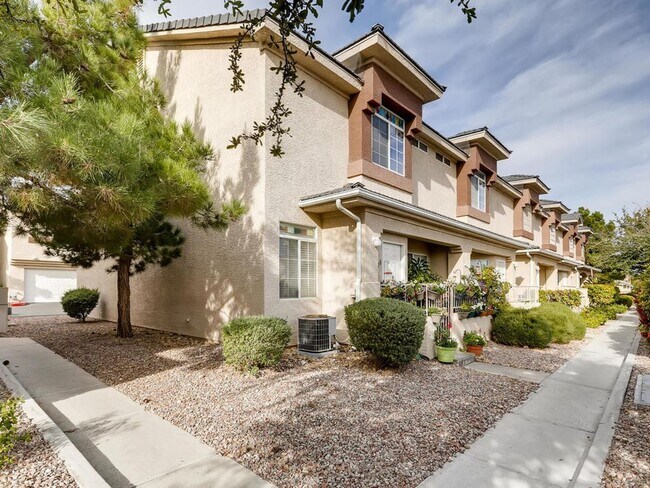 Photo - **SHORT TERM GATED LUXURY RENTAL** 3BDRM *...