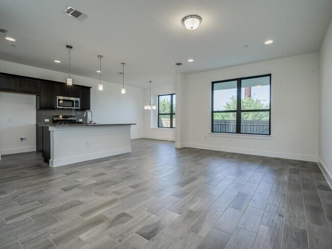 12327 Maypole Bend