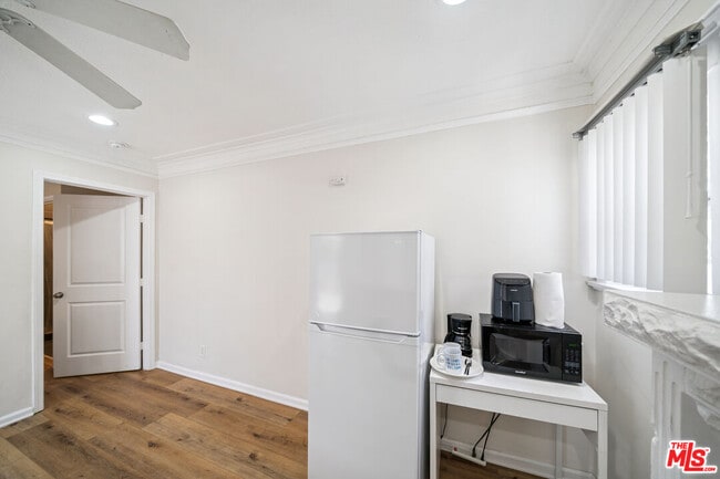 Photo - 1165 W 38th St