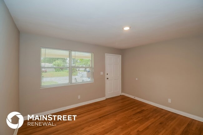 Photo - 2655 Lorna Rd