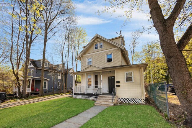 Photo - 460 Orchard St