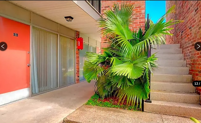 Building Photo - Country Club Rental