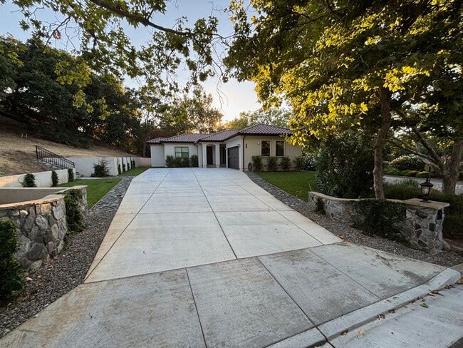 Building Photo - 14545-14542 Atherton Cir Rental